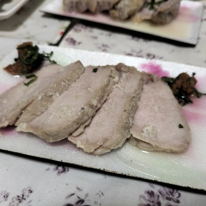ポリ袋とレンジで簡単作り置き♪豚腿ブロック肉で塩豚